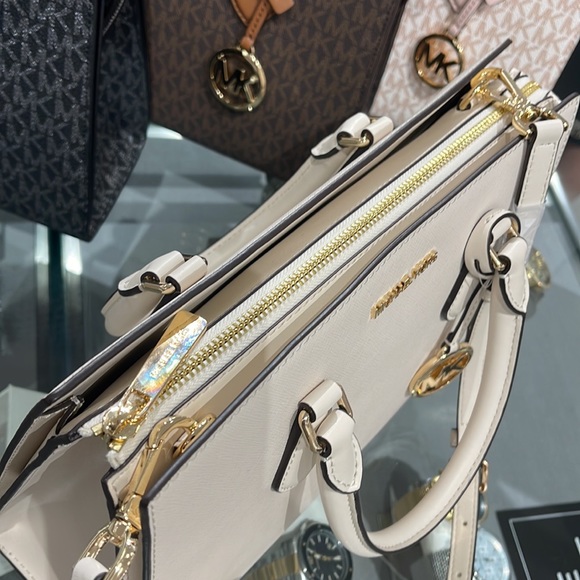 Michael Kors Sheila Medium Center Zip Satchel Crossbody Bag
Light Cream 
NWT - Picture 5 of 16
